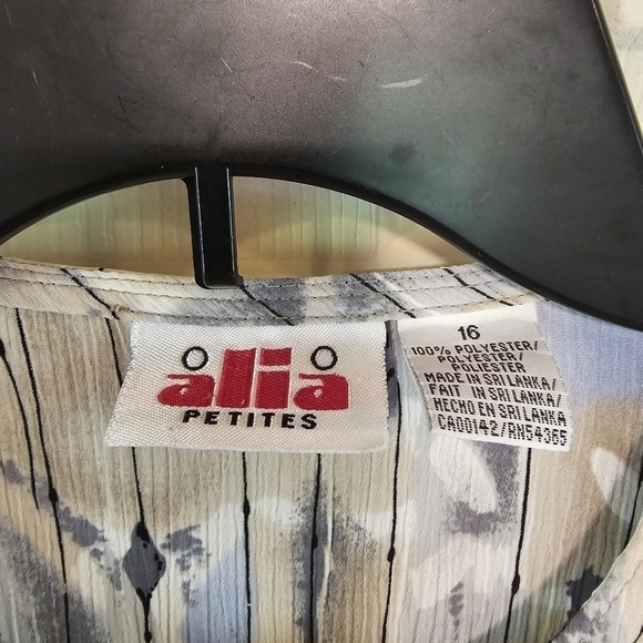 Vintage Southwestern Aztec Cropped Button Down Blouse - Picture 4 of 4